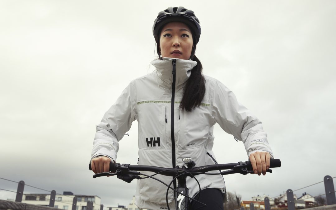 Sicher und sichtbar im Straßenverkehr: auf das Lumines Jacket von Helly Hansen hat die Pendlerwelt gewartet
